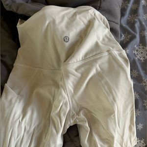 White Lulu lemon align with pocket 25 in